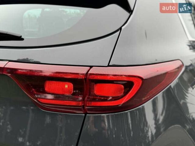 Сірий Кіа Sportage, об'ємом двигуна 1.59 л та пробігом 48 тис. км за 19500 $, фото 19 на Automoto.ua