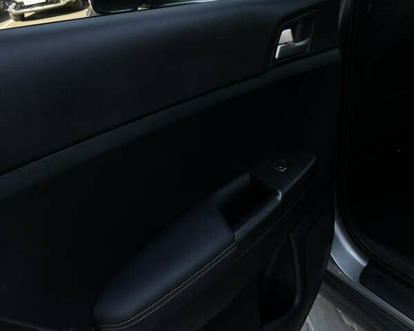 Сірий Кіа Sportage, об'ємом двигуна 2.36 л та пробігом 90 тис. км за 21000 $, фото 20 на Automoto.ua