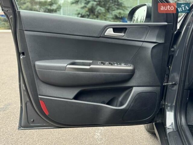 Сірий Кіа Sportage, об'ємом двигуна 1.59 л та пробігом 48 тис. км за 19500 $, фото 30 на Automoto.ua