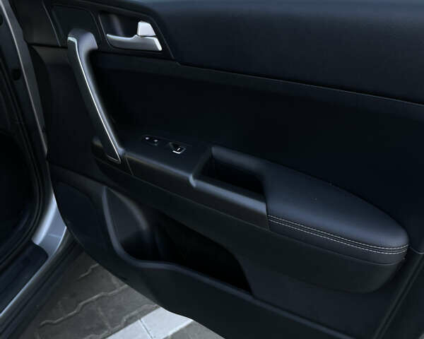 Сірий Кіа Sportage, об'ємом двигуна 2.36 л та пробігом 90 тис. км за 21000 $, фото 24 на Automoto.ua