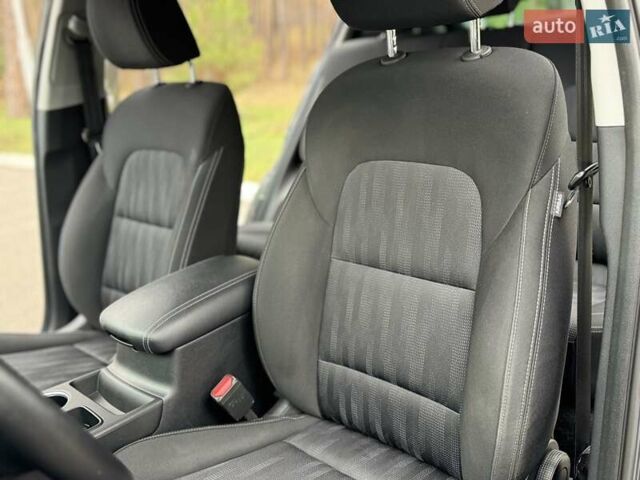 Сірий Кіа Sportage, об'ємом двигуна 1.59 л та пробігом 48 тис. км за 19500 $, фото 35 на Automoto.ua