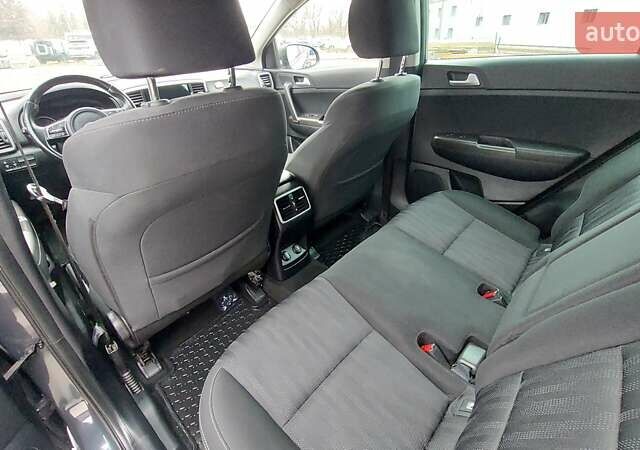 Сірий Кіа Sportage, об'ємом двигуна 1.59 л та пробігом 73 тис. км за 19000 $, фото 16 на Automoto.ua