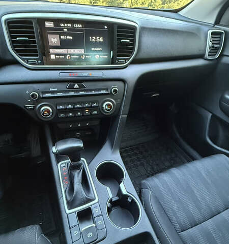 Серый Киа Sportage, объемом двигателя 1.6 л и пробегом 130 тыс. км за 17900 $, фото 20 на Automoto.ua