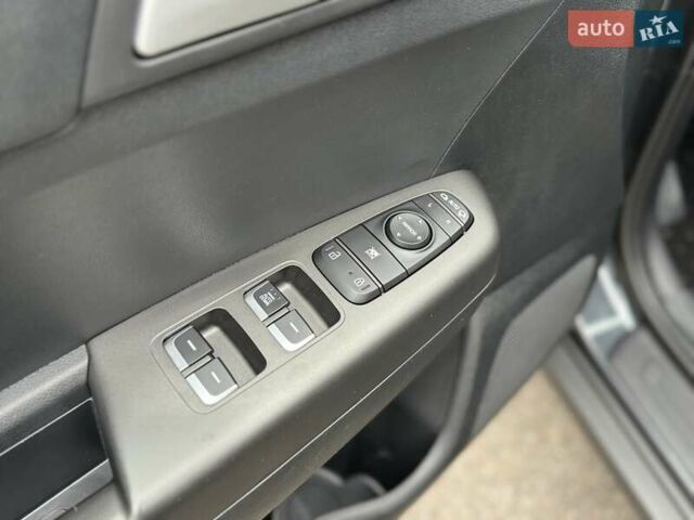 Сірий Кіа Sportage, об'ємом двигуна 1.59 л та пробігом 48 тис. км за 19500 $, фото 31 на Automoto.ua