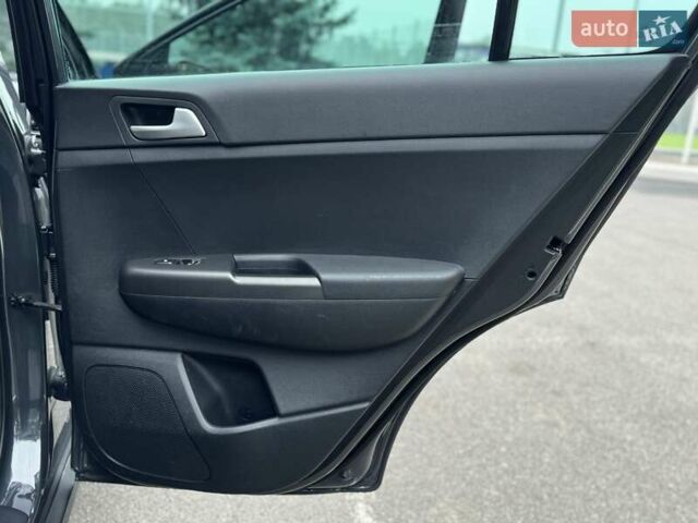 Сірий Кіа Sportage, об'ємом двигуна 1.59 л та пробігом 48 тис. км за 19500 $, фото 62 на Automoto.ua
