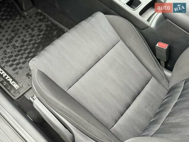 Сірий Кіа Sportage, об'ємом двигуна 1.59 л та пробігом 48 тис. км за 19500 $, фото 36 на Automoto.ua