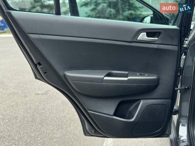Сірий Кіа Sportage, об'ємом двигуна 1.59 л та пробігом 48 тис. км за 19500 $, фото 56 на Automoto.ua