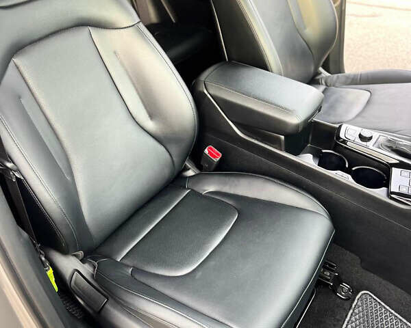 Серый Киа Sportage, объемом двигателя 2 л и пробегом 152 тыс. км за 27900 $, фото 14 на Automoto.ua