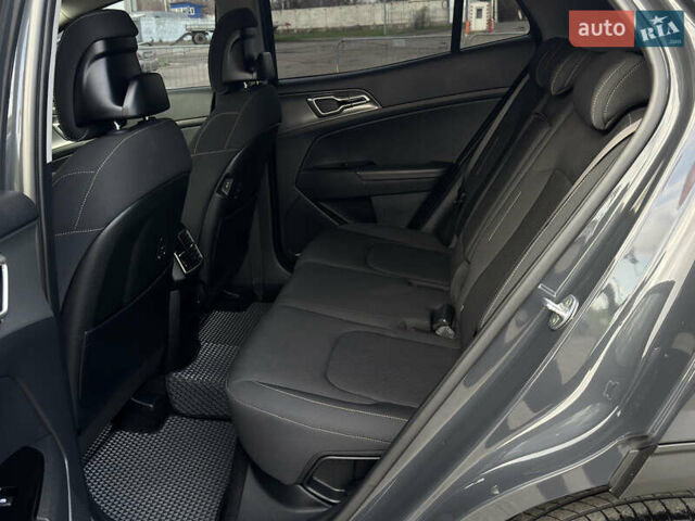 Сірий Кіа Sportage, об'ємом двигуна 1.6 л та пробігом 28 тис. км за 24900 $, фото 20 на Automoto.ua