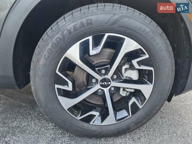 Сірий Кіа Sportage, об'ємом двигуна 1.6 л та пробігом 2 тис. км за 31300 $, фото 2 на Automoto.ua