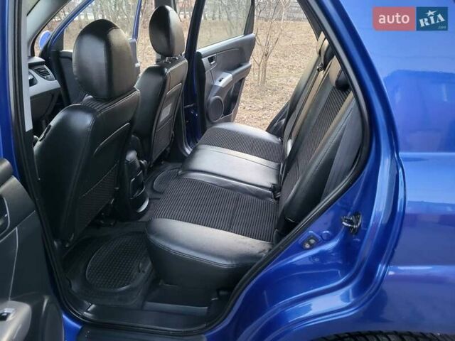 Синий Киа Sportage, объемом двигателя 1.98 л и пробегом 258 тыс. км за 7400 $, фото 99 на Automoto.ua