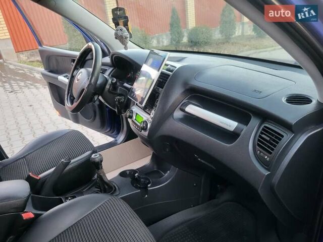 Синий Киа Sportage, объемом двигателя 1.98 л и пробегом 258 тыс. км за 7400 $, фото 79 на Automoto.ua