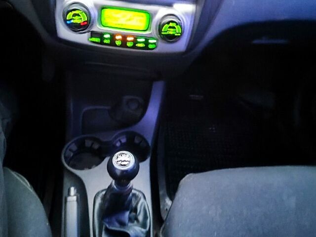 Синій Кіа Sportage, об'ємом двигуна 2 л та пробігом 250 тис. км за 7900 $, фото 8 на Automoto.ua