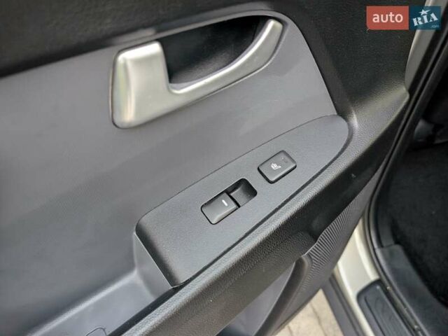 Синий Киа Sportage, объемом двигателя 2 л и пробегом 112 тыс. км за 13000 $, фото 18 на Automoto.ua
