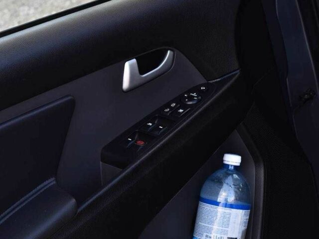 Синий Киа Sportage, объемом двигателя 1.7 л и пробегом 229 тыс. км за 13499 $, фото 9 на Automoto.ua