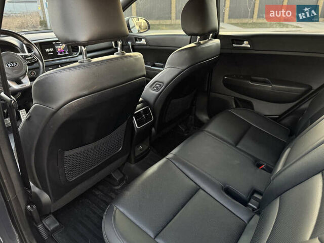 Киа Sportage 2018 в Киеве на Automoto.ua Синий Киа Sportage, объемом двигателя 2 л и пробегом 153 тыс. км за 21900 $, фото 14 на Automoto.ua