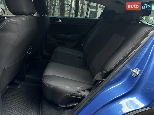 Синий Киа Sportage, объемом двигателя 1.6 л и пробегом 111 тыс. км за 17200 $, фото 72 на Automoto.ua