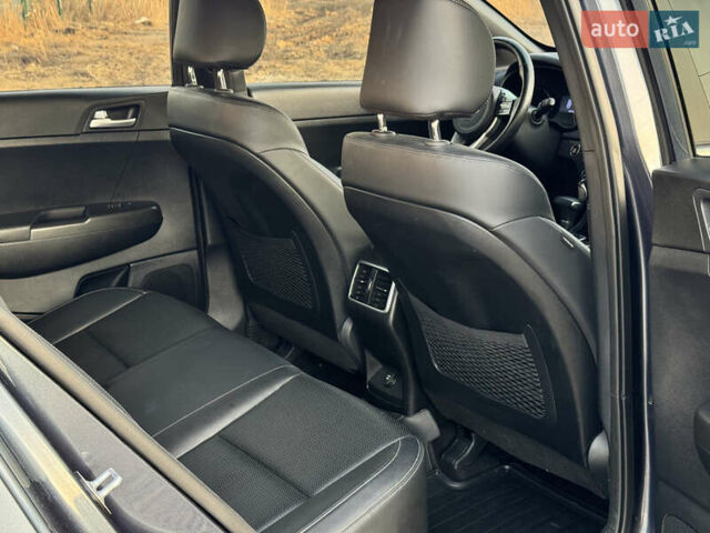 Киа Sportage 2018 в Киеве на Automoto.ua Синий Киа Sportage, объемом двигателя 2 л и пробегом 153 тыс. км за 21900 $, фото 15 на Automoto.ua