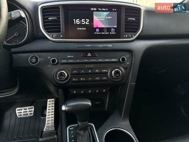Киа Sportage 2018 в Киеве на Automoto.ua Синий Киа Sportage, объемом двигателя 2 л и пробегом 153 тыс. км за 21900 $, фото 12 на Automoto.ua