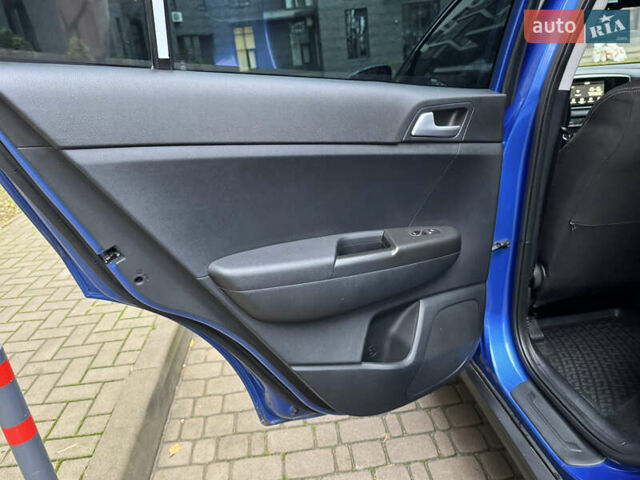 Синий Киа Sportage, объемом двигателя 1.6 л и пробегом 111 тыс. км за 17200 $, фото 69 на Automoto.ua