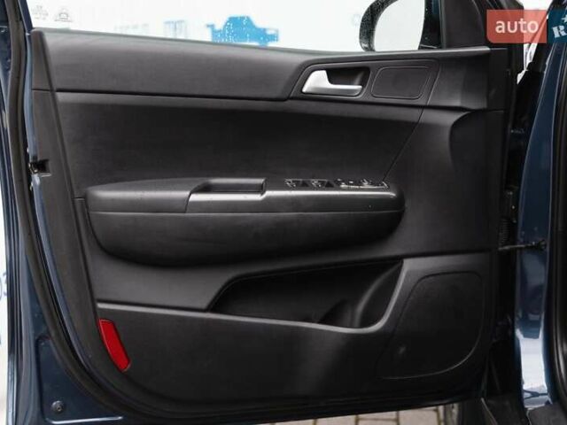Синий Киа Sportage, объемом двигателя 1.6 л и пробегом 141 тыс. км за 17500 $, фото 10 на Automoto.ua