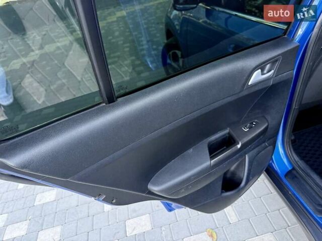 Синий Киа Sportage, объемом двигателя 1.6 л и пробегом 140 тыс. км за 18800 $, фото 61 на Automoto.ua