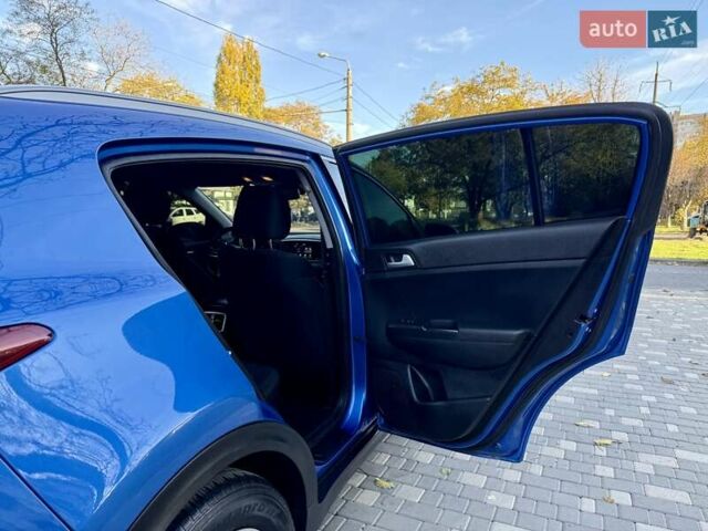 Синий Киа Sportage, объемом двигателя 1.6 л и пробегом 140 тыс. км за 18800 $, фото 52 на Automoto.ua