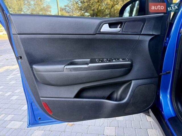 Синий Киа Sportage, объемом двигателя 1.6 л и пробегом 140 тыс. км за 18800 $, фото 35 на Automoto.ua