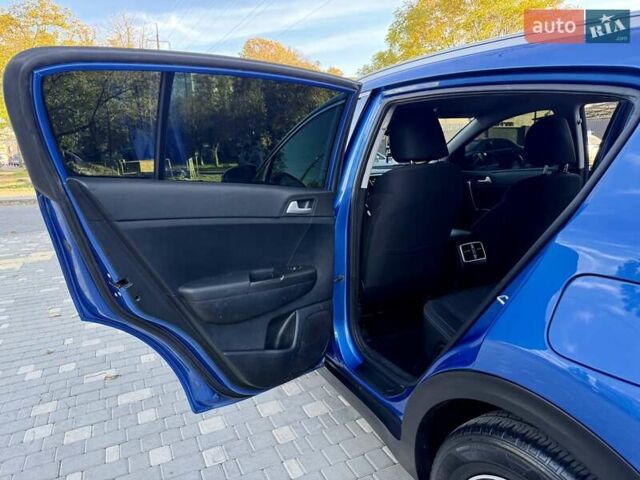 Синий Киа Sportage, объемом двигателя 1.6 л и пробегом 140 тыс. км за 18800 $, фото 63 на Automoto.ua