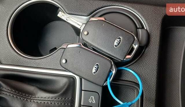 Синій Кіа Sportage, об'ємом двигуна 1.59 л та пробігом 58 тис. км за 18200 $, фото 33 на Automoto.ua