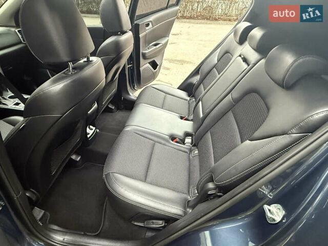 Синій Кіа Sportage, об'ємом двигуна 1.6 л та пробігом 200 тис. км за 18950 $, фото 26 на Automoto.ua