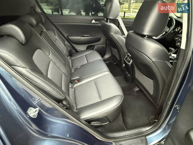 Синій Кіа Sportage, об'ємом двигуна 1.6 л та пробігом 200 тис. км за 18950 $, фото 24 на Automoto.ua