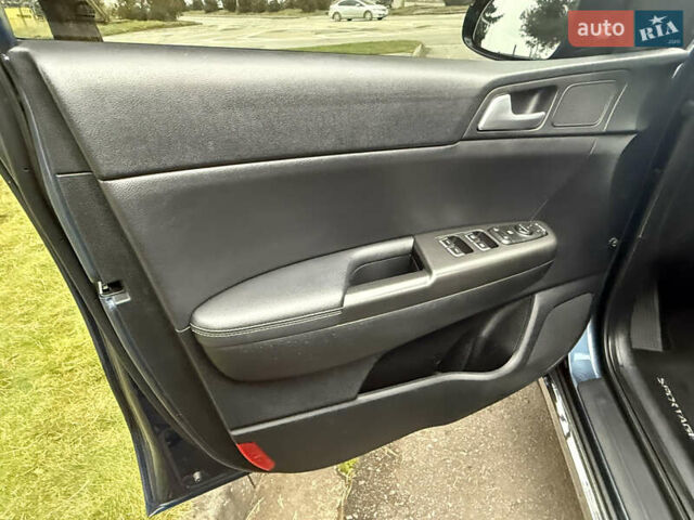 Синій Кіа Sportage, об'ємом двигуна 1.6 л та пробігом 200 тис. км за 18950 $, фото 31 на Automoto.ua