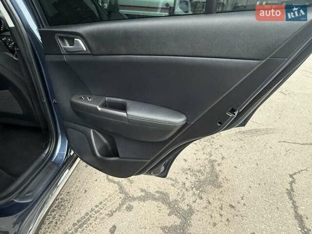 Синій Кіа Sportage, об'ємом двигуна 1.6 л та пробігом 200 тис. км за 18950 $, фото 25 на Automoto.ua