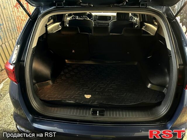 Синий Киа Sportage, объемом двигателя 1.6 л и пробегом 148 тыс. км за 16000 $, фото 9 на Automoto.ua