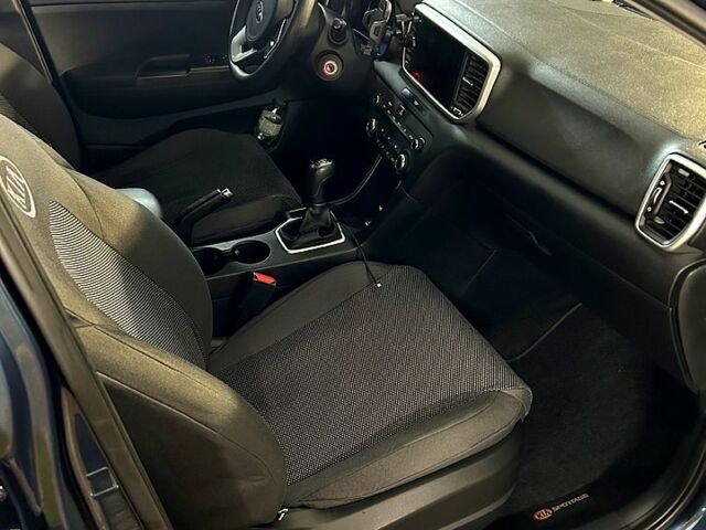 Синий Киа Sportage, объемом двигателя 1.6 л и пробегом 148 тыс. км за 16000 $, фото 7 на Automoto.ua