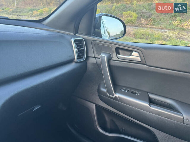 Киа Sportage 2021 в Тернополе на Automoto.ua Синий Киа Sportage, объемом двигателя 2.36 л и пробегом 92 тыс. км за 24300 $, фото 14 на Automoto.ua