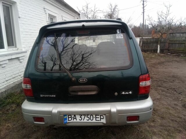 Зелений Кіа Sportage, об'ємом двигуна 2 л та пробігом 198 тис. км за 3900 $, фото 5 на Automoto.ua