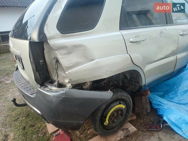 Зеленый Киа Sportage, объемом двигателя 2 л и пробегом 236 тыс. км за 4131 $, фото 4 на Automoto.ua