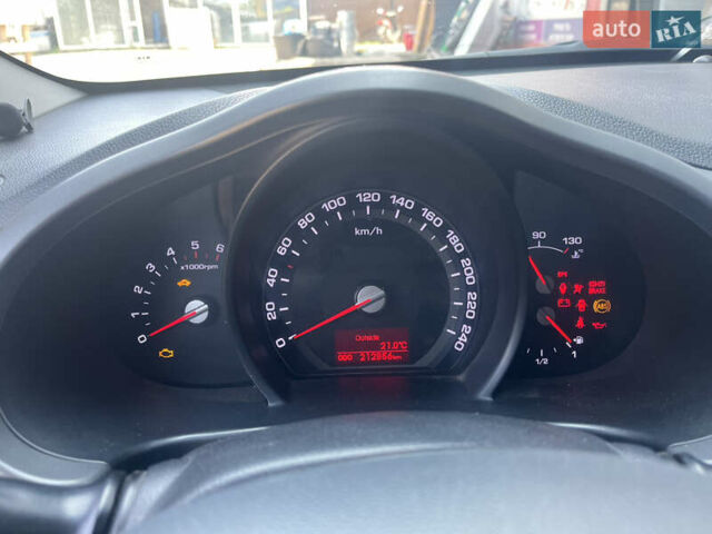 Зеленый Киа Sportage, объемом двигателя 1.69 л и пробегом 221 тыс. км за 12900 $, фото 6 на Automoto.ua