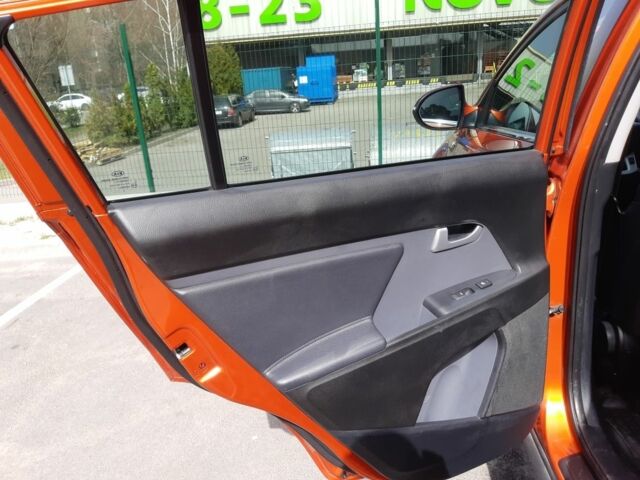 Оранжевый Киа Sportage, объемом двигателя 2 л и пробегом 252 тыс. км за 12900 $, фото 6 на Automoto.ua
