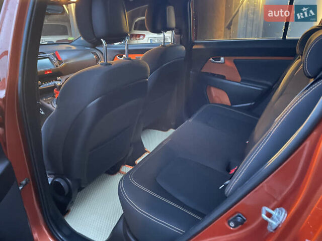 Оранжевый Киа Sportage, объемом двигателя 2 л и пробегом 282 тыс. км за 13400 $, фото 8 на Automoto.ua