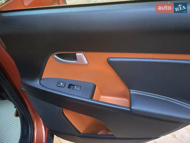 Оранжевый Киа Sportage, объемом двигателя 2 л и пробегом 282 тыс. км за 13400 $, фото 9 на Automoto.ua