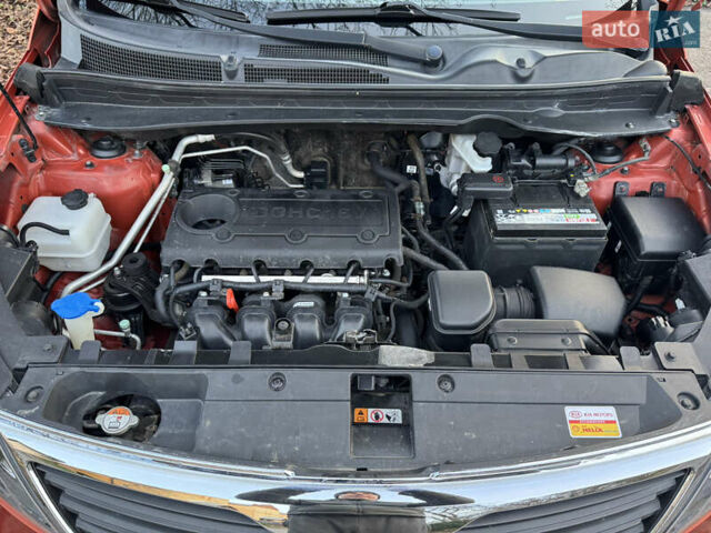 Помаранчевий Кіа Sportage, об'ємом двигуна 2 л та пробігом 101 тис. км за 13300 $, фото 25 на Automoto.ua