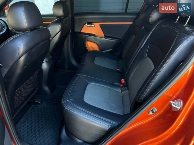 Оранжевый Киа Sportage, объемом двигателя 2 л и пробегом 190 тыс. км за 11900 $, фото 12 на Automoto.ua