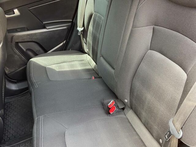 Оранжевый Киа Sportage, объемом двигателя 2 л и пробегом 142 тыс. км за 9500 $, фото 3 на Automoto.ua