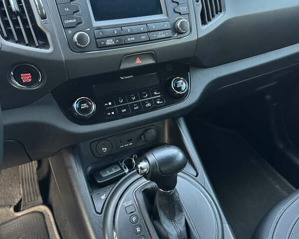 Помаранчевий Кіа Sportage, об'ємом двигуна 2 л та пробігом 101 тис. км за 13300 $, фото 19 на Automoto.ua