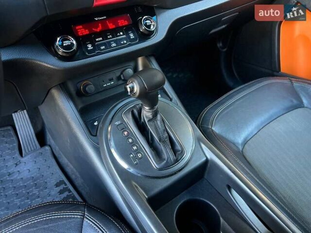 Оранжевый Киа Sportage, объемом двигателя 2 л и пробегом 190 тыс. км за 11900 $, фото 20 на Automoto.ua