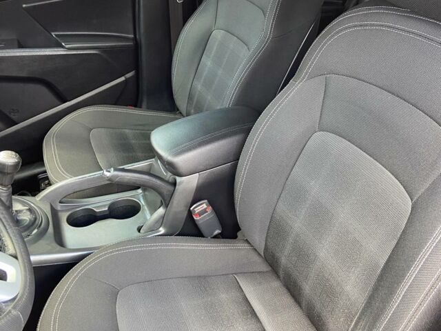 Оранжевый Киа Sportage, объемом двигателя 2 л и пробегом 142 тыс. км за 9500 $, фото 2 на Automoto.ua