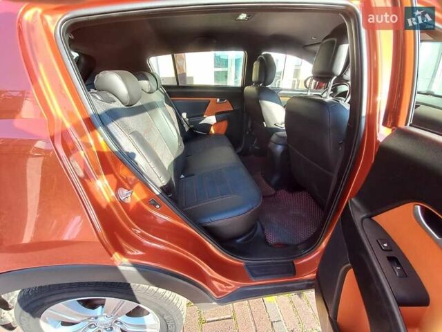 Оранжевый Киа Sportage, объемом двигателя 2 л и пробегом 120 тыс. км за 12599 $, фото 8 на Automoto.ua